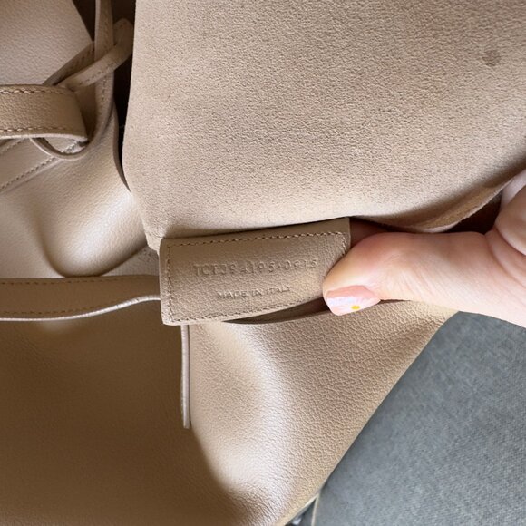 SAINT LAURENT East West large leather tote - Picture 11 of 16